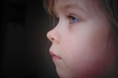 💔 MỘT CÂU CHUYỆN NHỎ… ĐỂ NGƯỜI LỚN HỌC CÁCH NÓI VỚI TRẺ.
