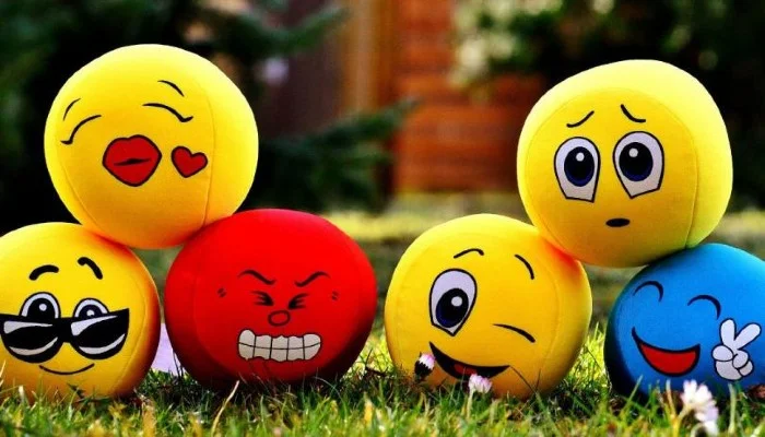 🎈 BỐ MẸ HÃY DẠY TRẺ 2-3 TUỔI NHẬN DIỆN CẢM XÚC – BƯỚC ĐẦU TIÊN ĐỂ KIỂM SOÁT HÀNH VI!